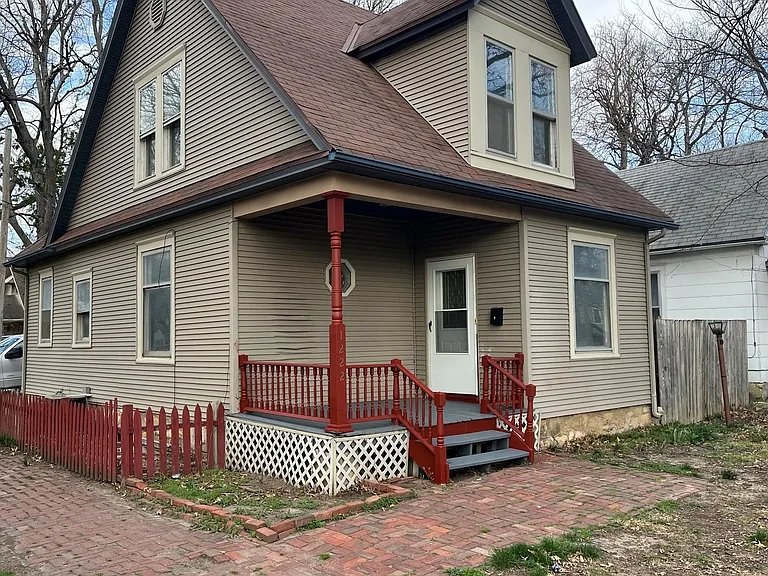 Topeka House: 1222 SW 5th St.