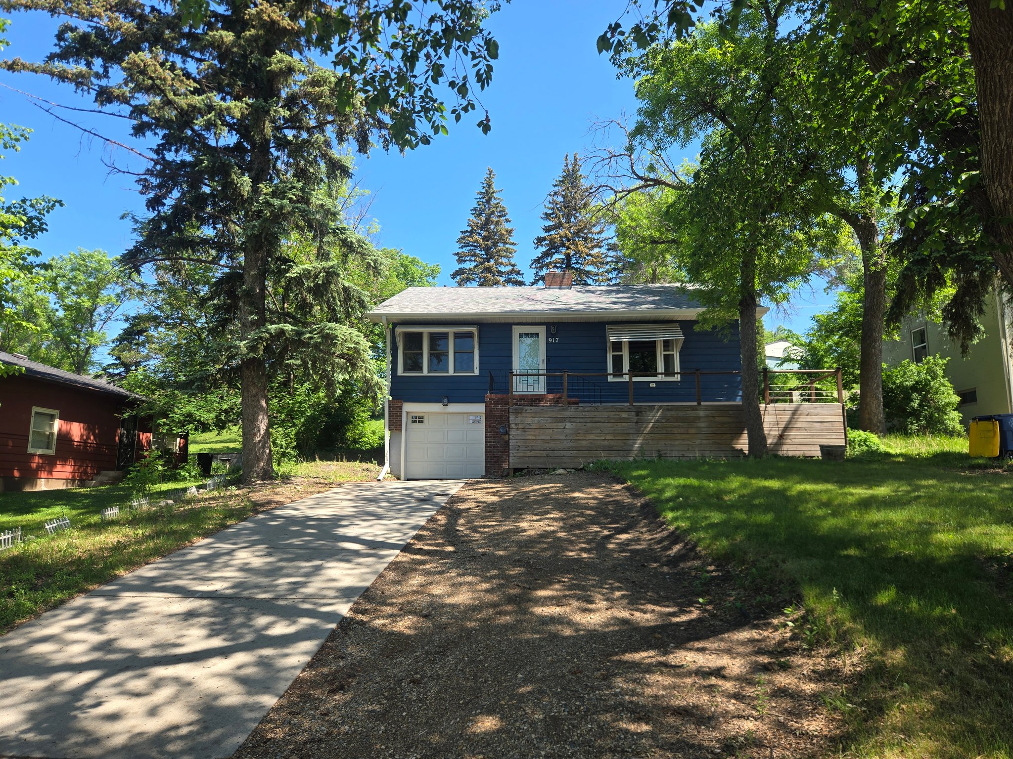 Jamestown House: 917 2nd Pl NE