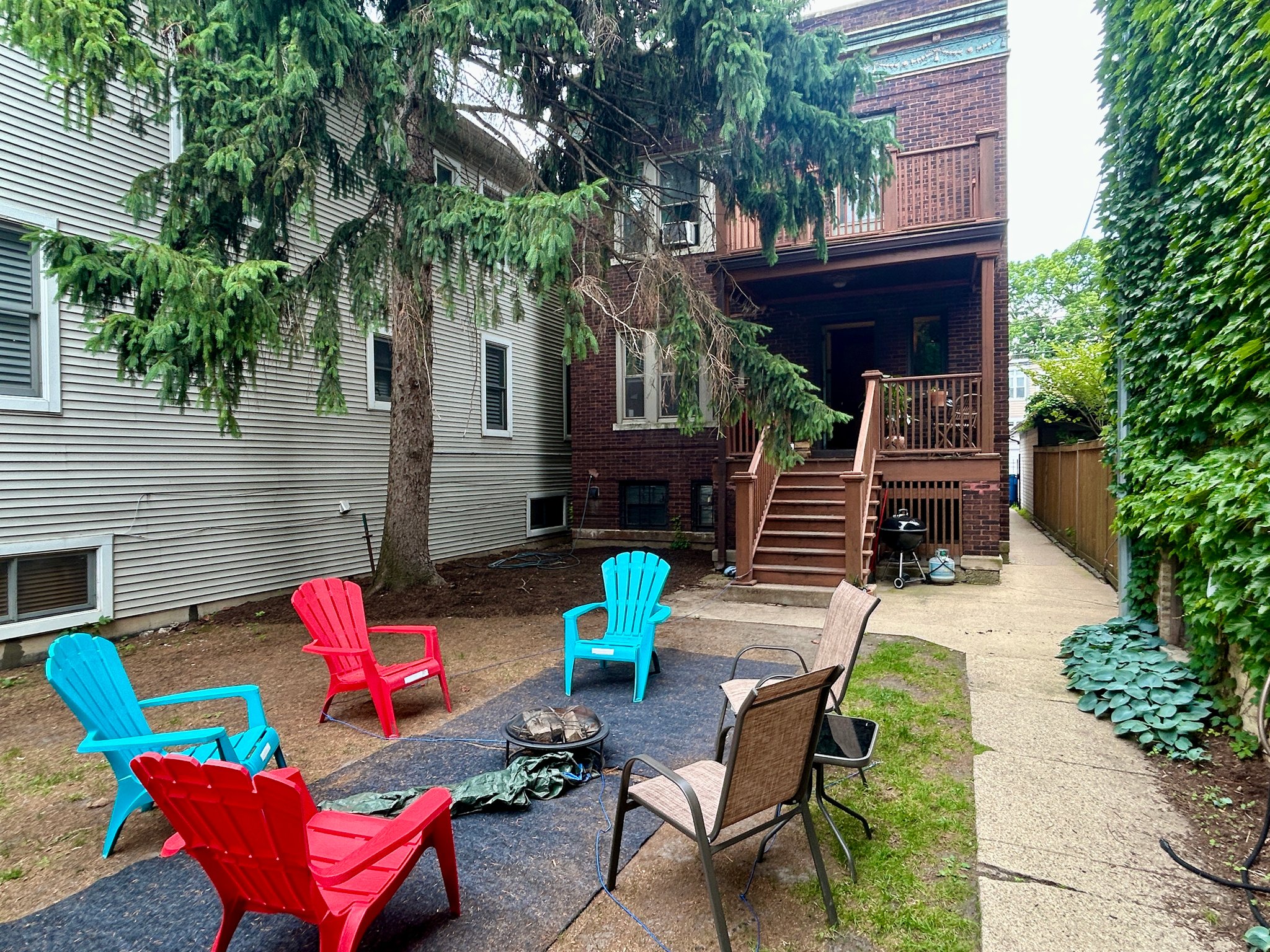 Chicago Apartment: 2221 W School St