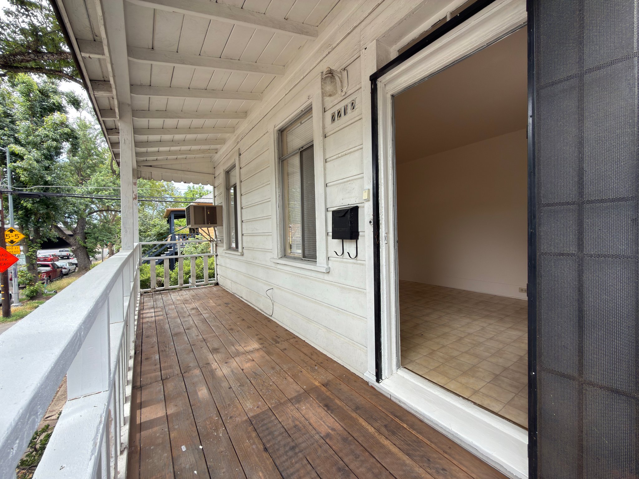 Sacramento Apartment: 2212 11th St