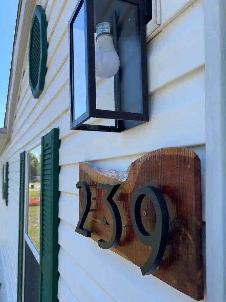 Kingsland House: 239 Sweet Gum St