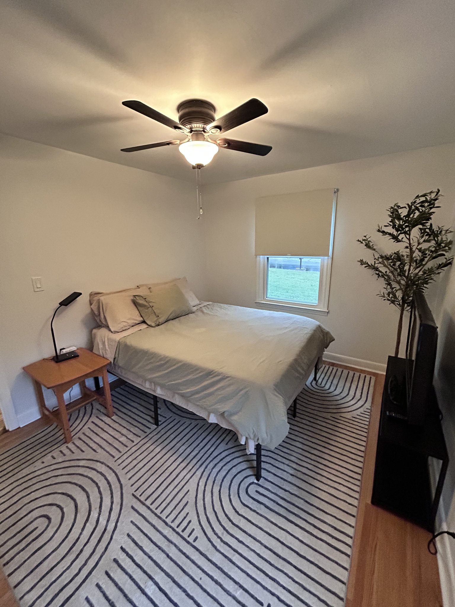 Pineville Single Room: 117 Marine Dr