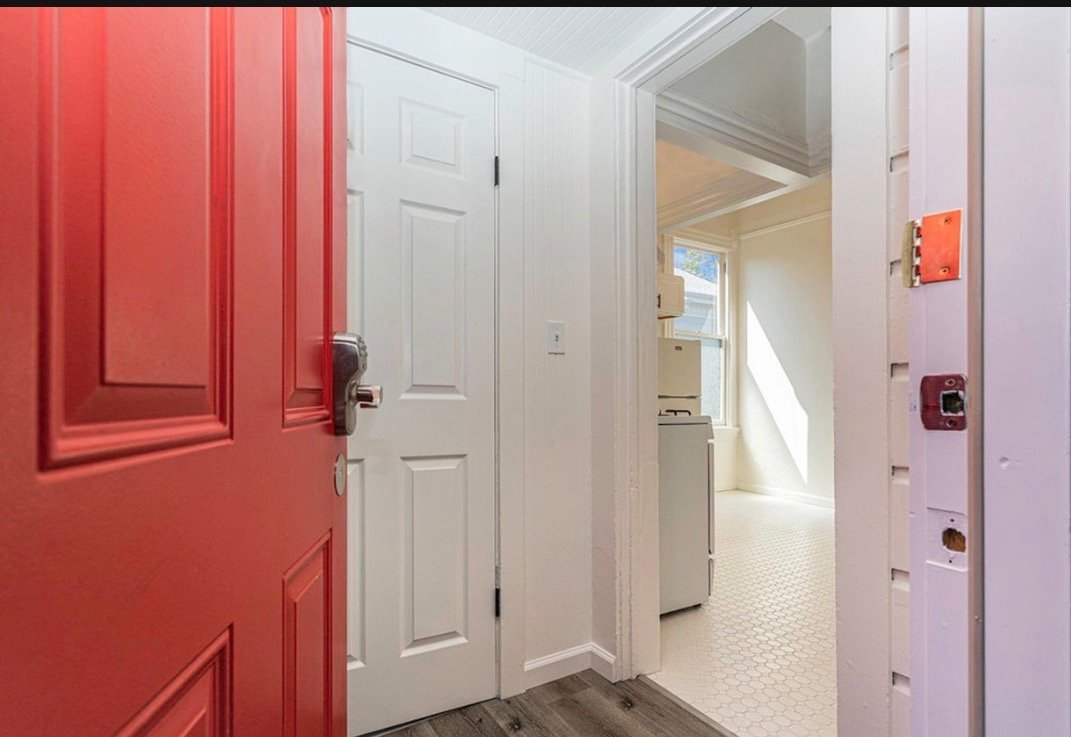 Alameda Apartment: 2108 San Antonio Ave