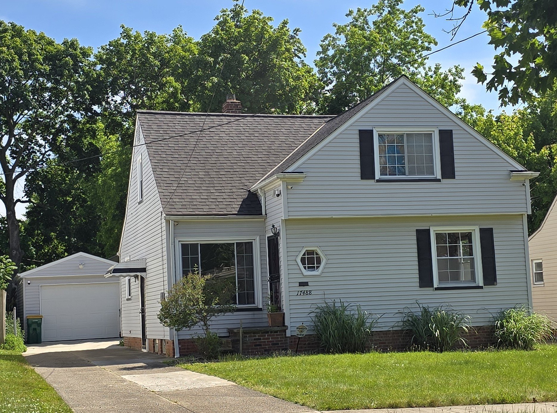 Maple Heights House: 17488 McCracken Rd