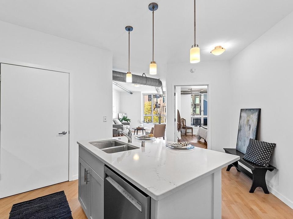 milwaukee Apartment: 1541 North Jefferson STREET