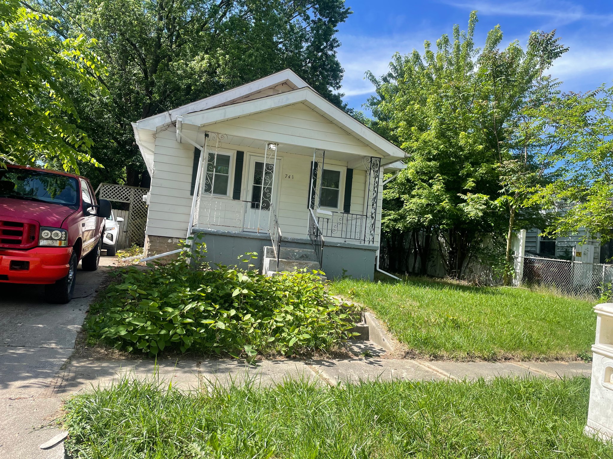 flint House: 741 Barrie ave