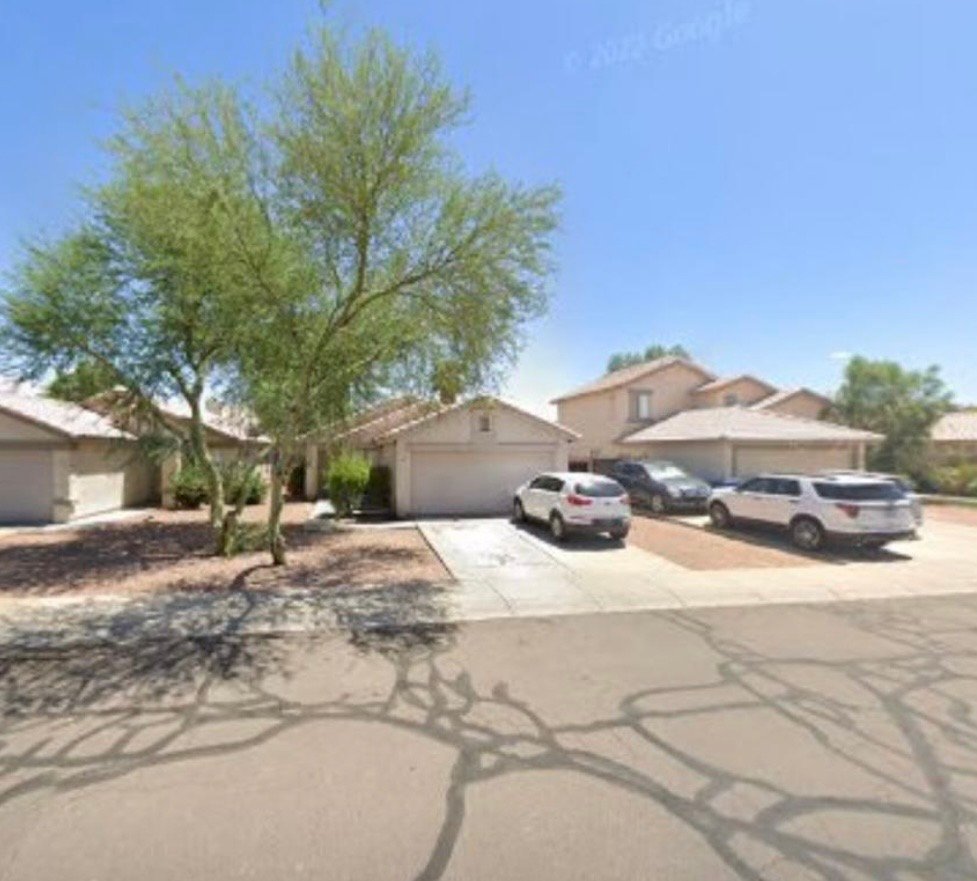 avondale House: 10617 w pointsetia