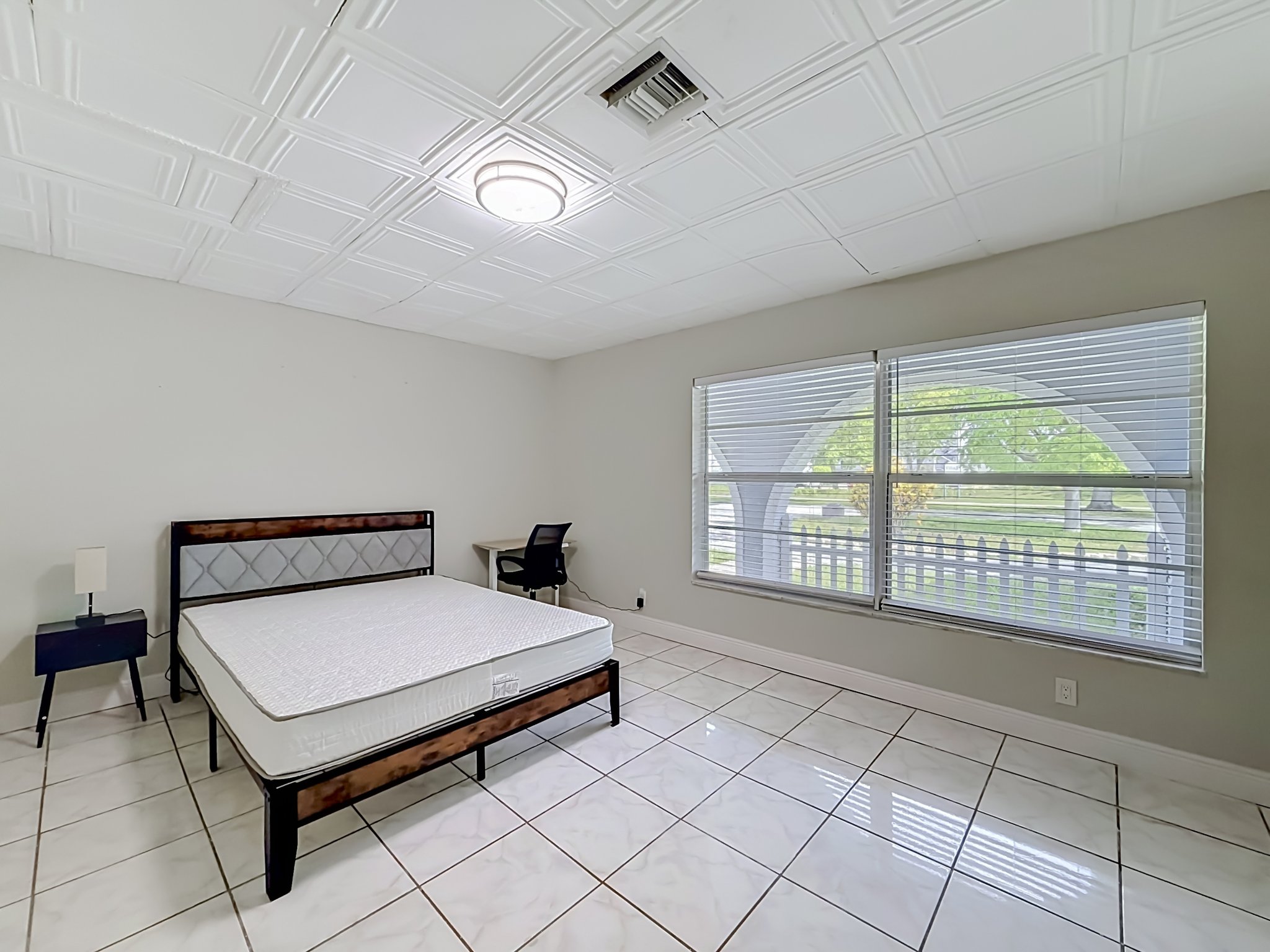 Plantation Single Room: 7460 NW 16TH ST