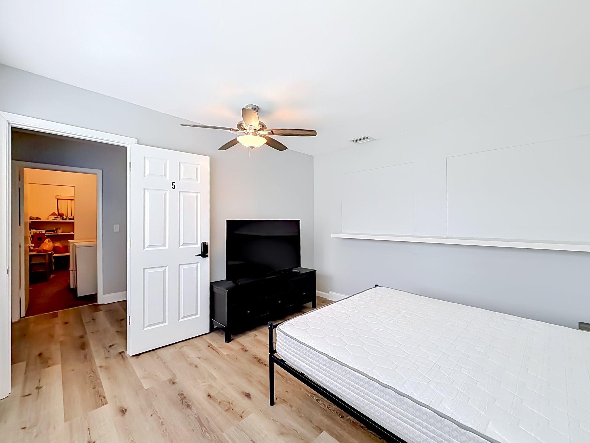 Plantation Single Room: 7460 NW 16TH ST