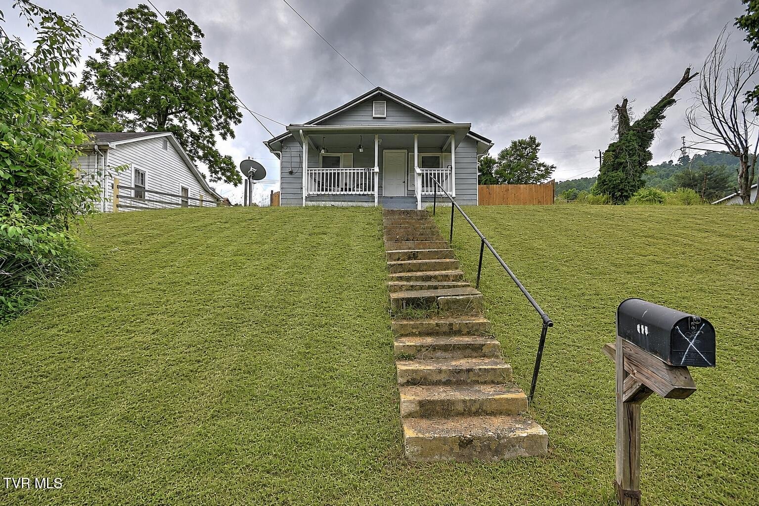 Gate City House: 463 Manville Rd