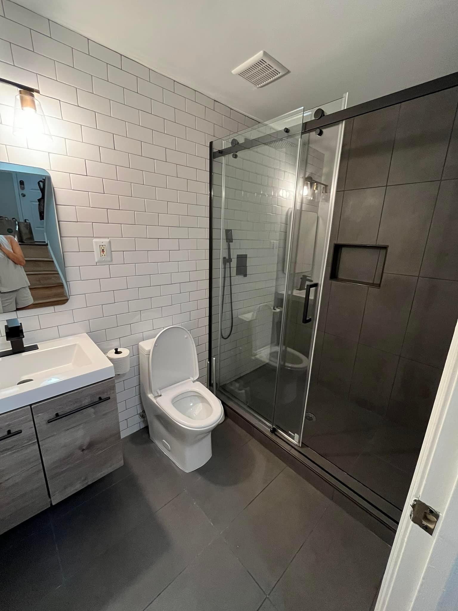 Alexandria Single Room: 7361 Crestleigh Cir
