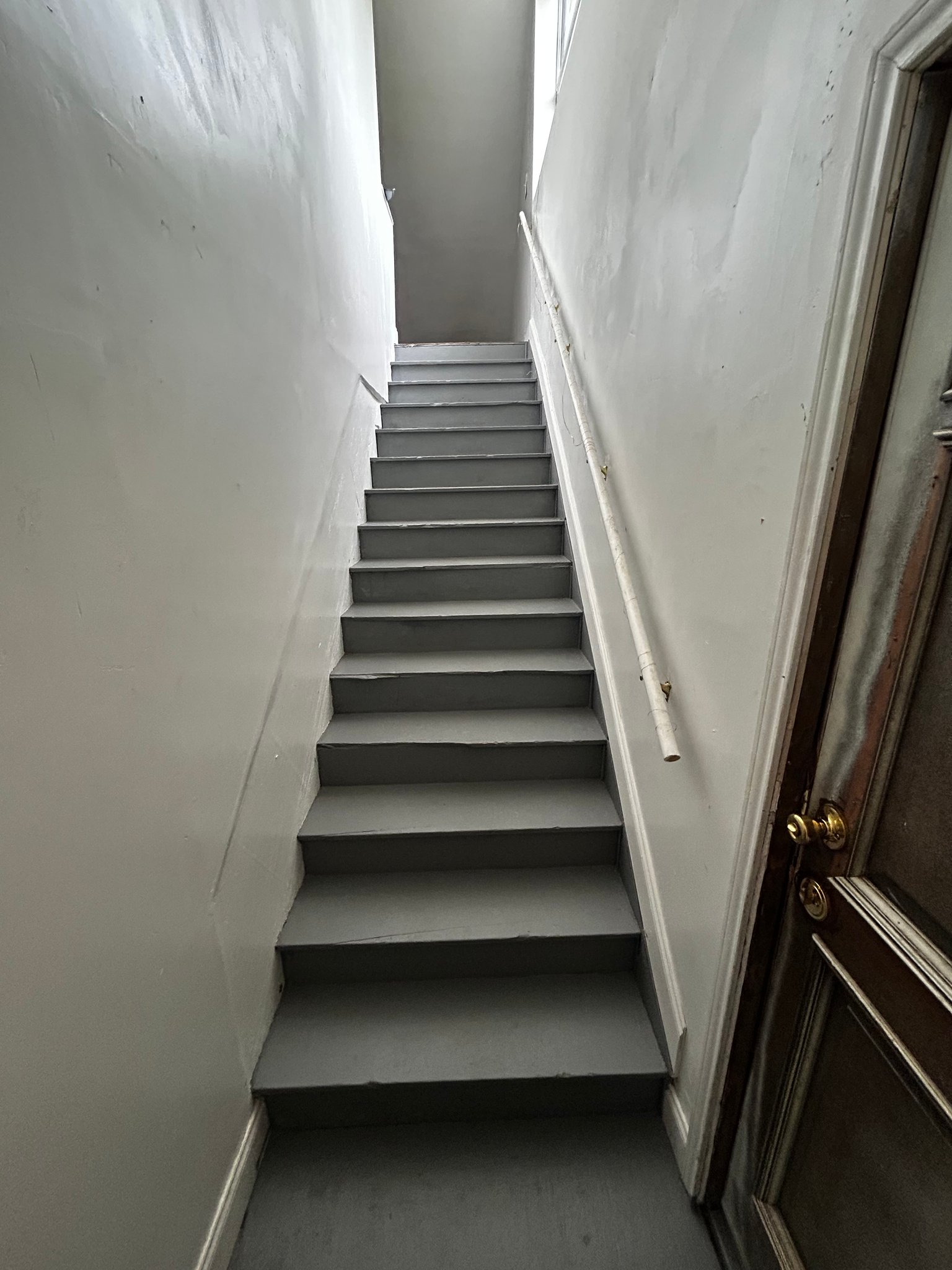 Vidor House: 320 W Bolivar St