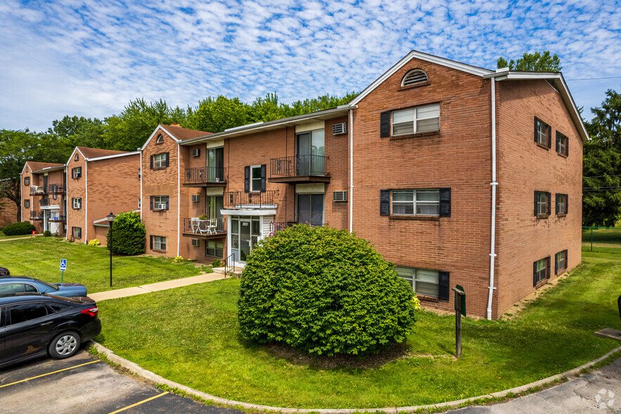 Warren Apartment: 2811 Parkman Road