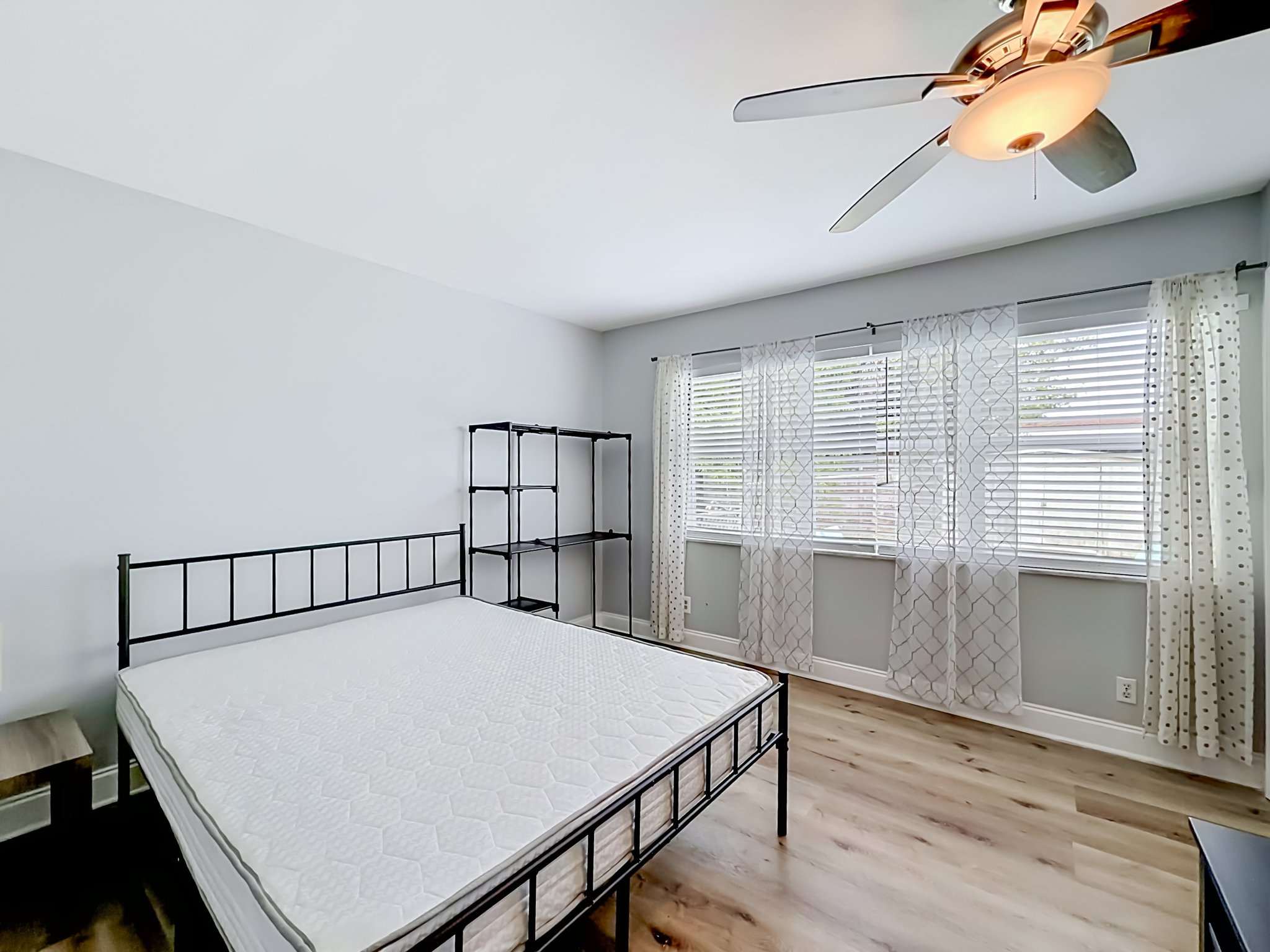 Plantation Single Room: 7464 NW 16th St
