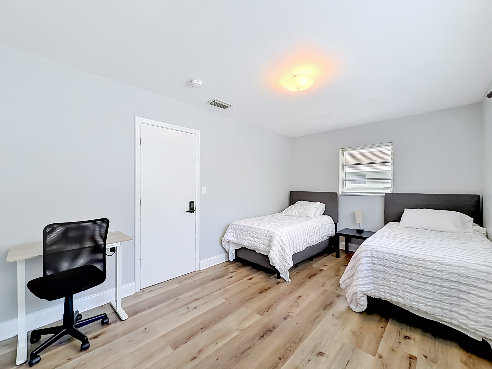 Plantation Single Room: 7464 NW 16th St