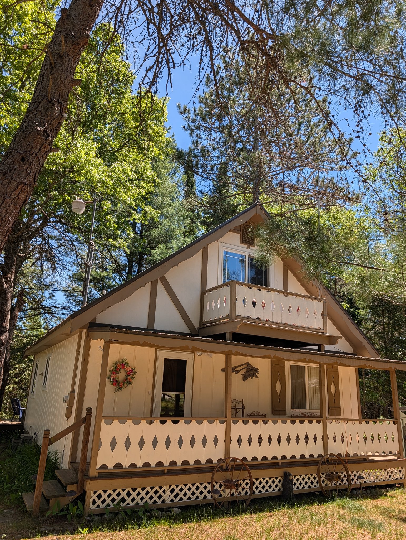 Grayling Single Room: 2832 Creekview drive