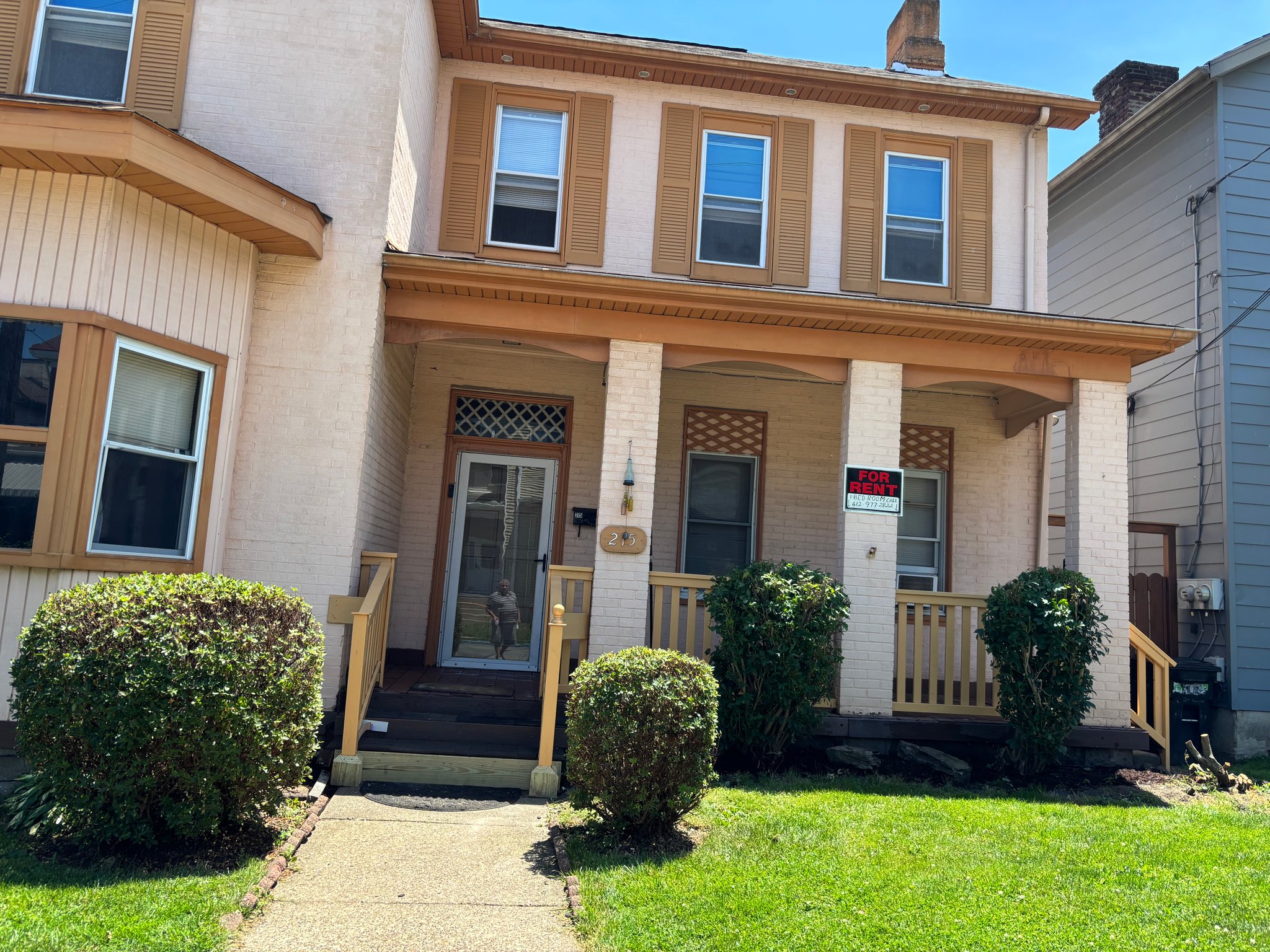 Carnegie Apartment: 215 5th Avenue