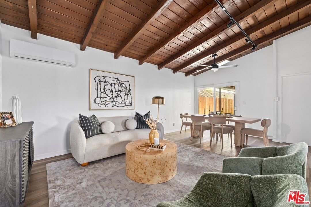 Los Angeles House: 4282 Sawtelle Blvd