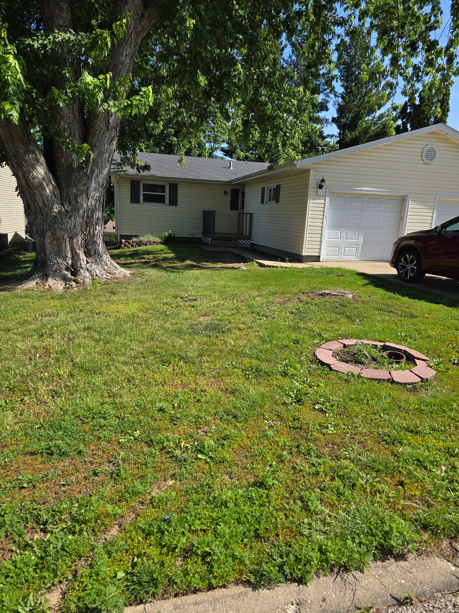 Canton Townhome: 1465 E Myrtle