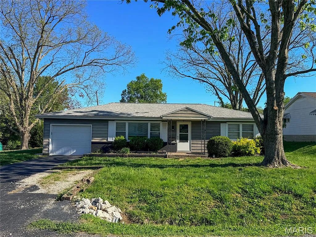 Vandalia House: 827 W Johnson St