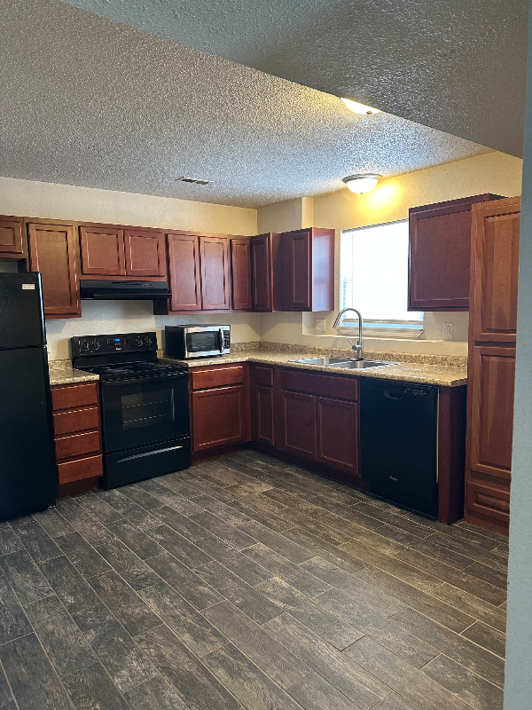 Park Hills Townhome: 401 Douglas Apt 8