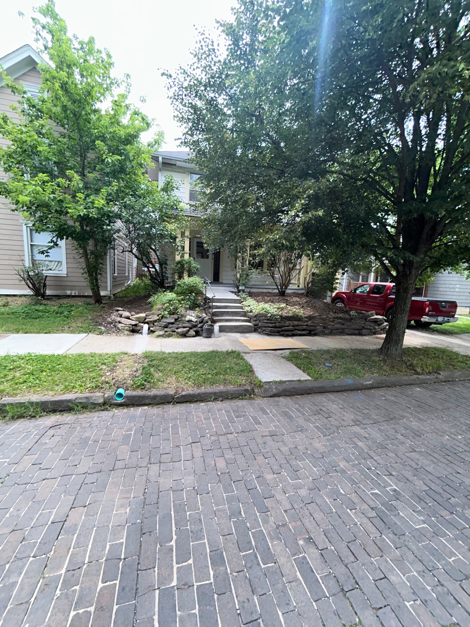Columbus House: 115 W Pacemont Rd