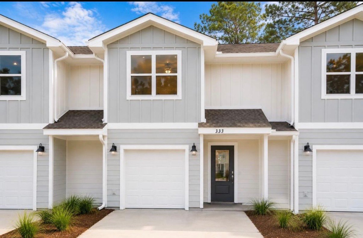 Crestview Townhome: 333 Callie Dr