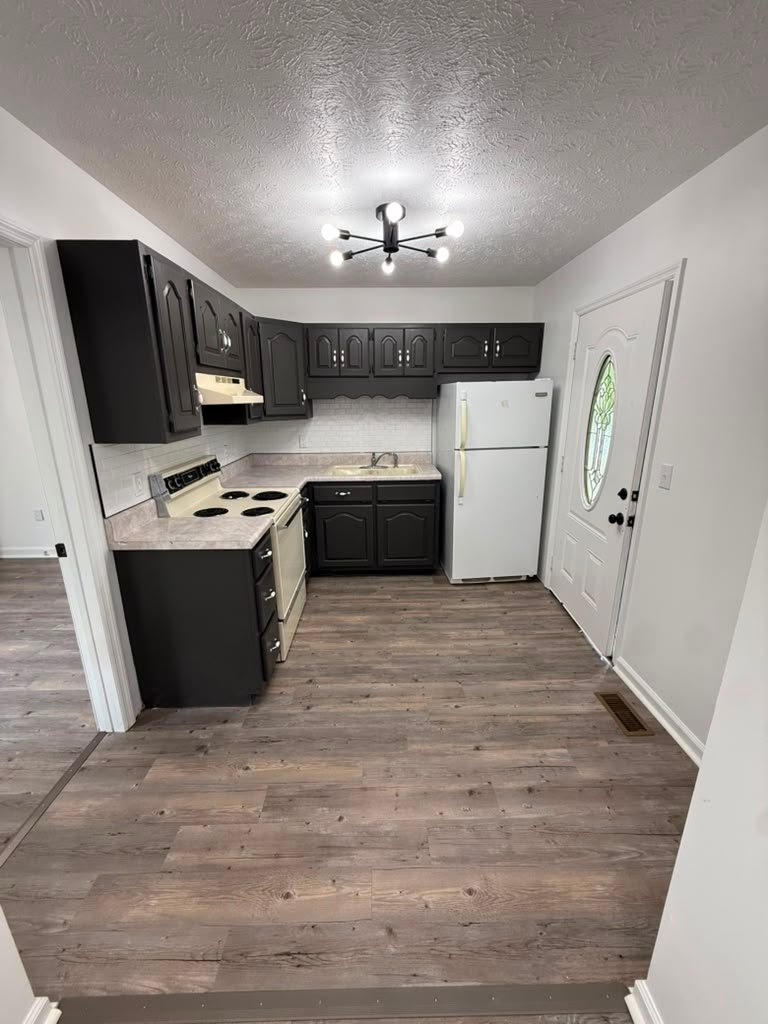 Oak Ridge House: 111 Paint Rock Ferry Rd #B, Kingston, TN 37763