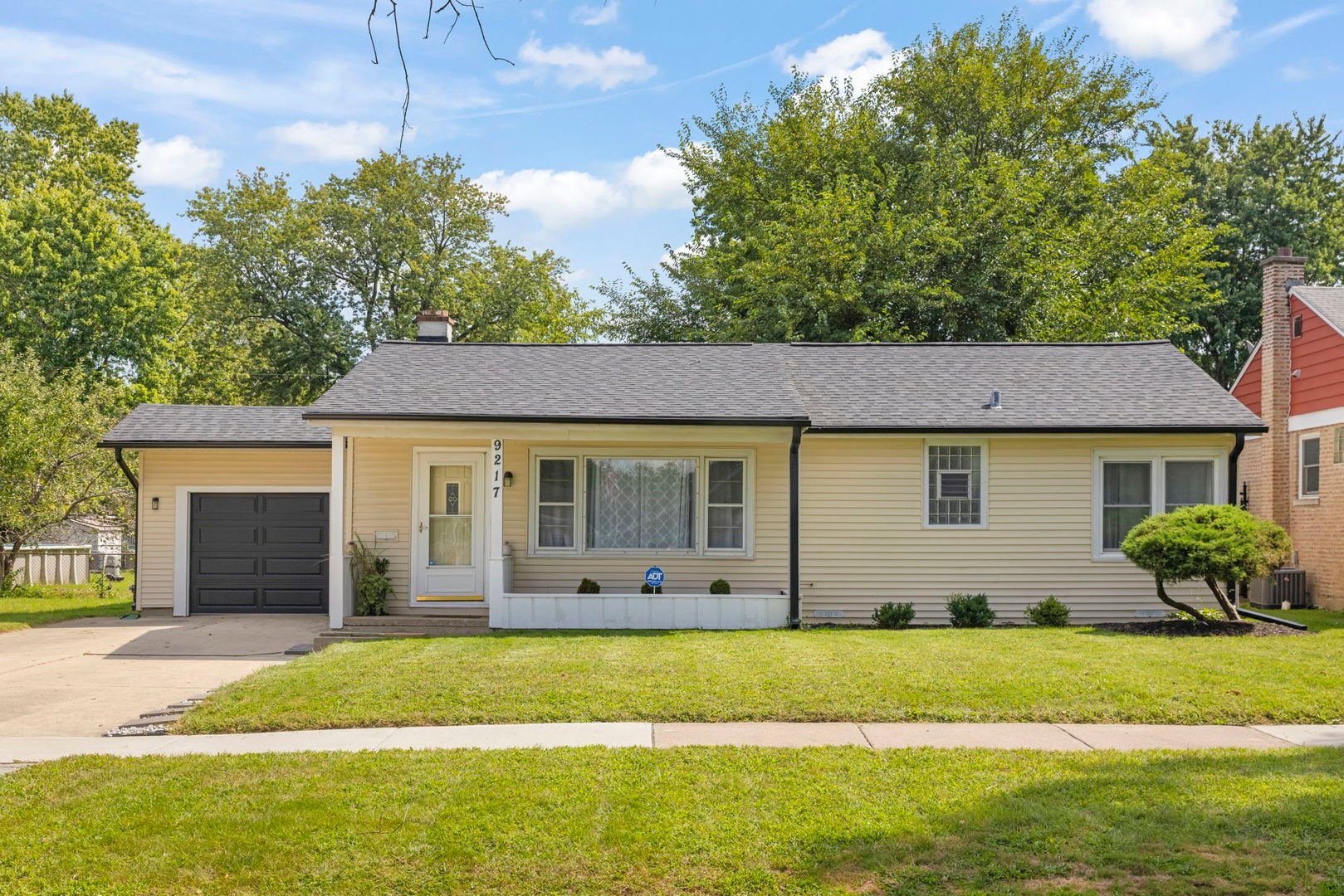 Oak Lawn House: 9217 Lynwood Dr