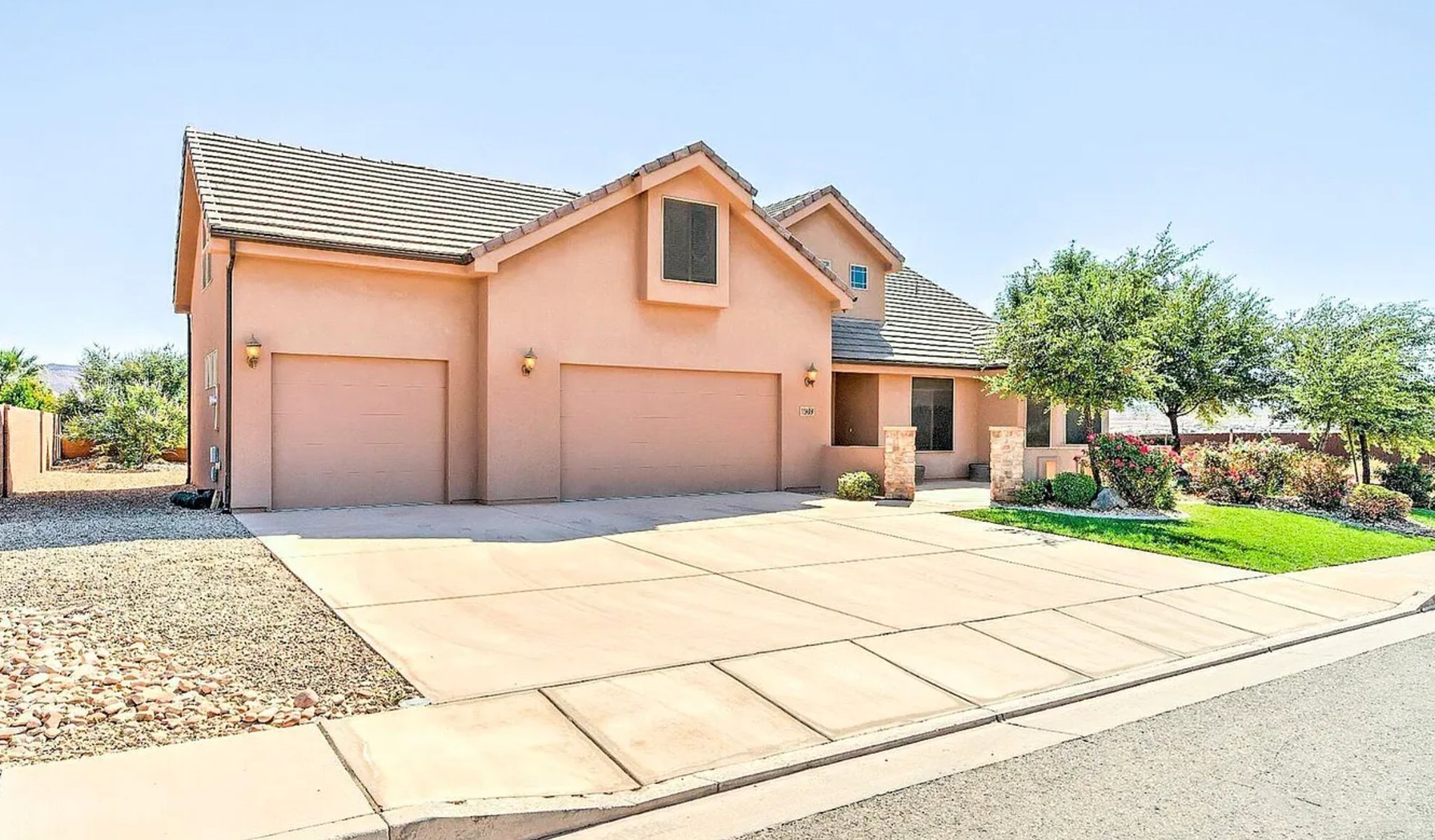 Saint George House: 1989 S 2700 E