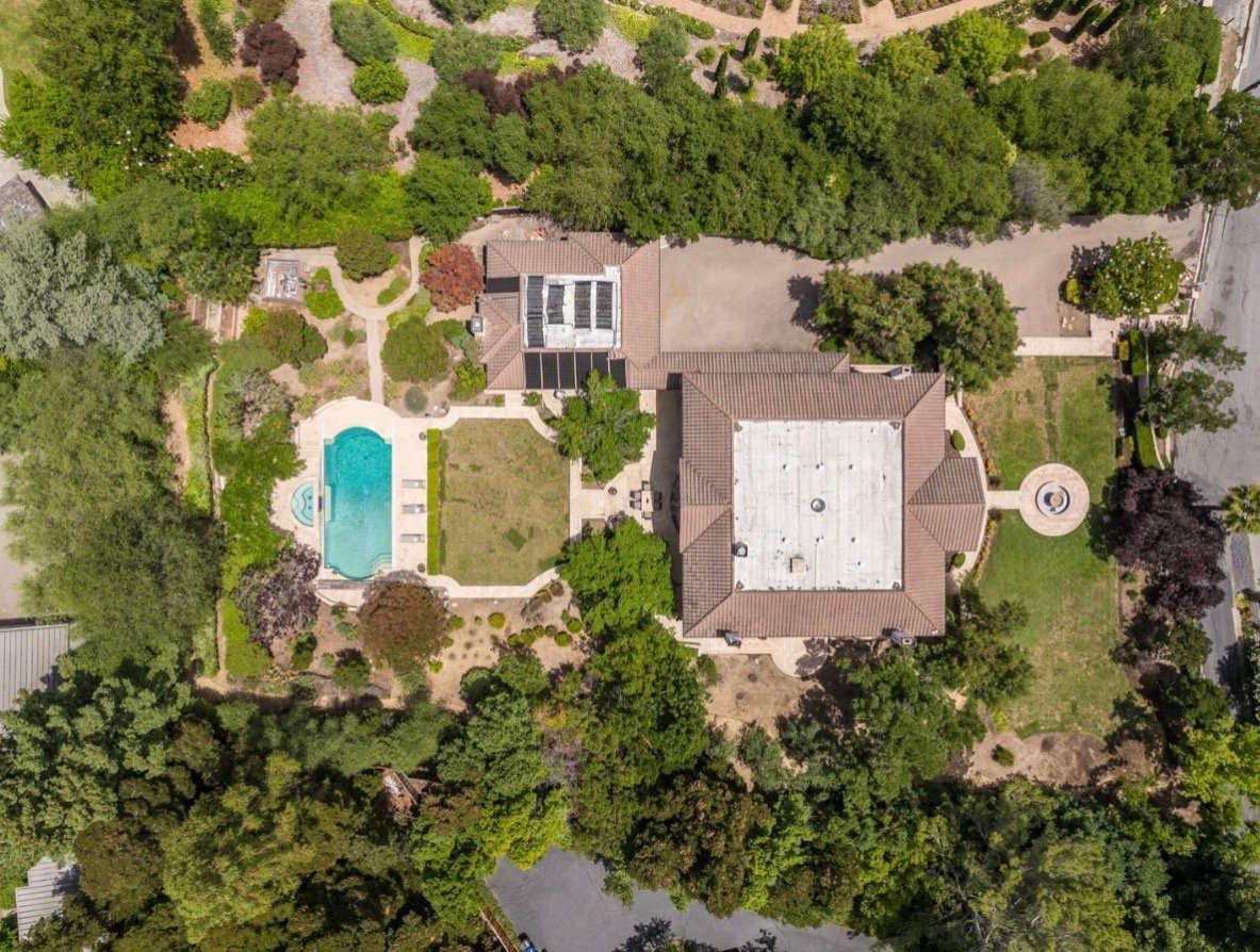 Atherton House: 90 Broadacres Rd