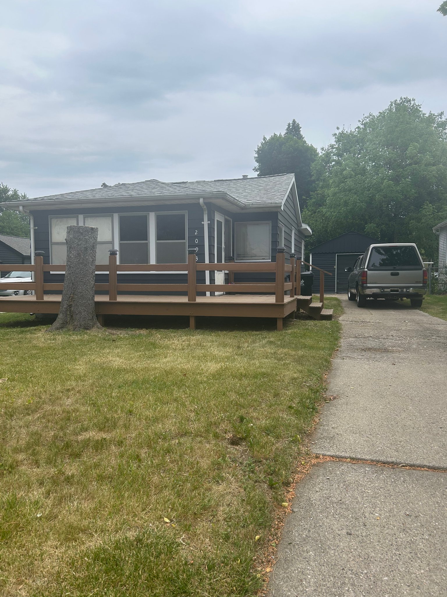 Farmington House: 20932 Colwell St