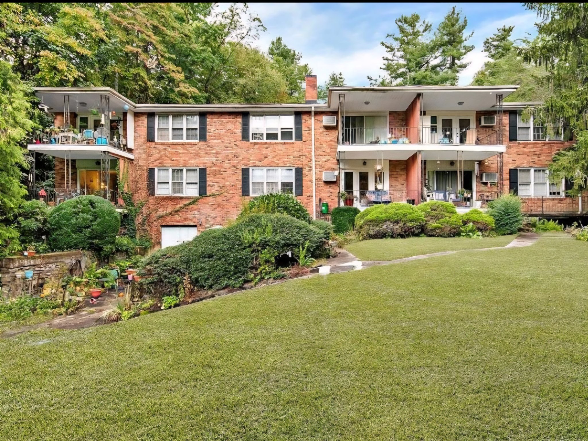 Hendersonville Apartment: 129 westwood dr