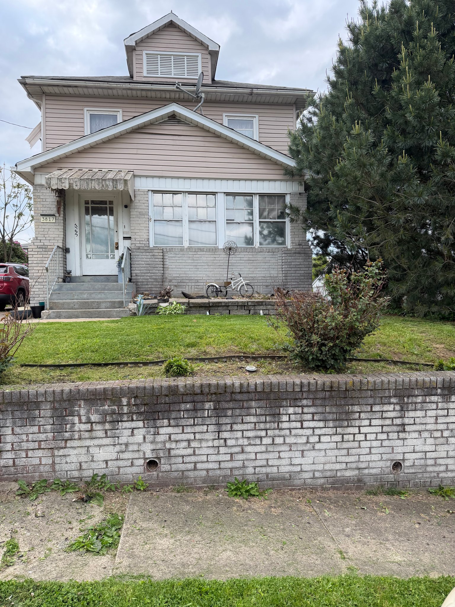 Weirton House: 3817 Marland Heights