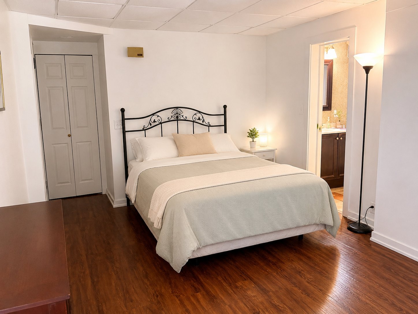 Rochester Apartment: 383 Oxford Street