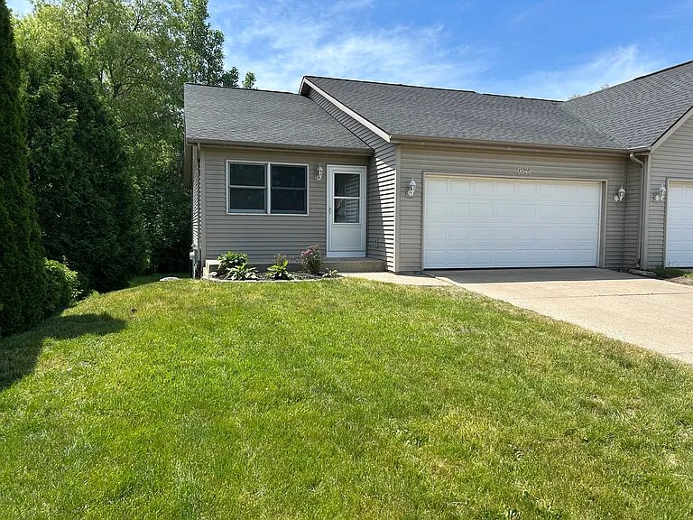 Zeeland Multiplex: 9644 Meadowland Court