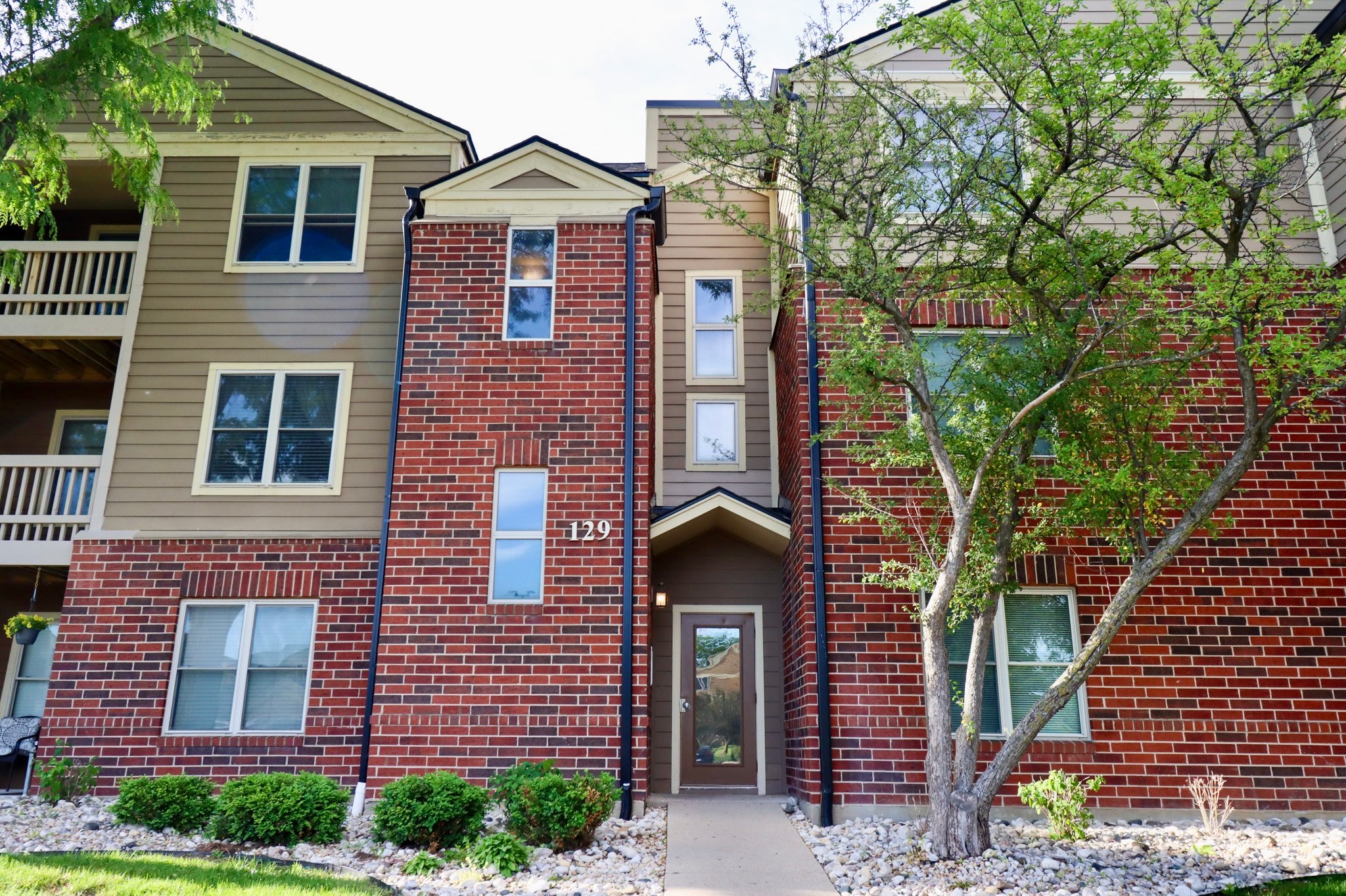 Bloomingdale Condo: 129 Glengarry Dr