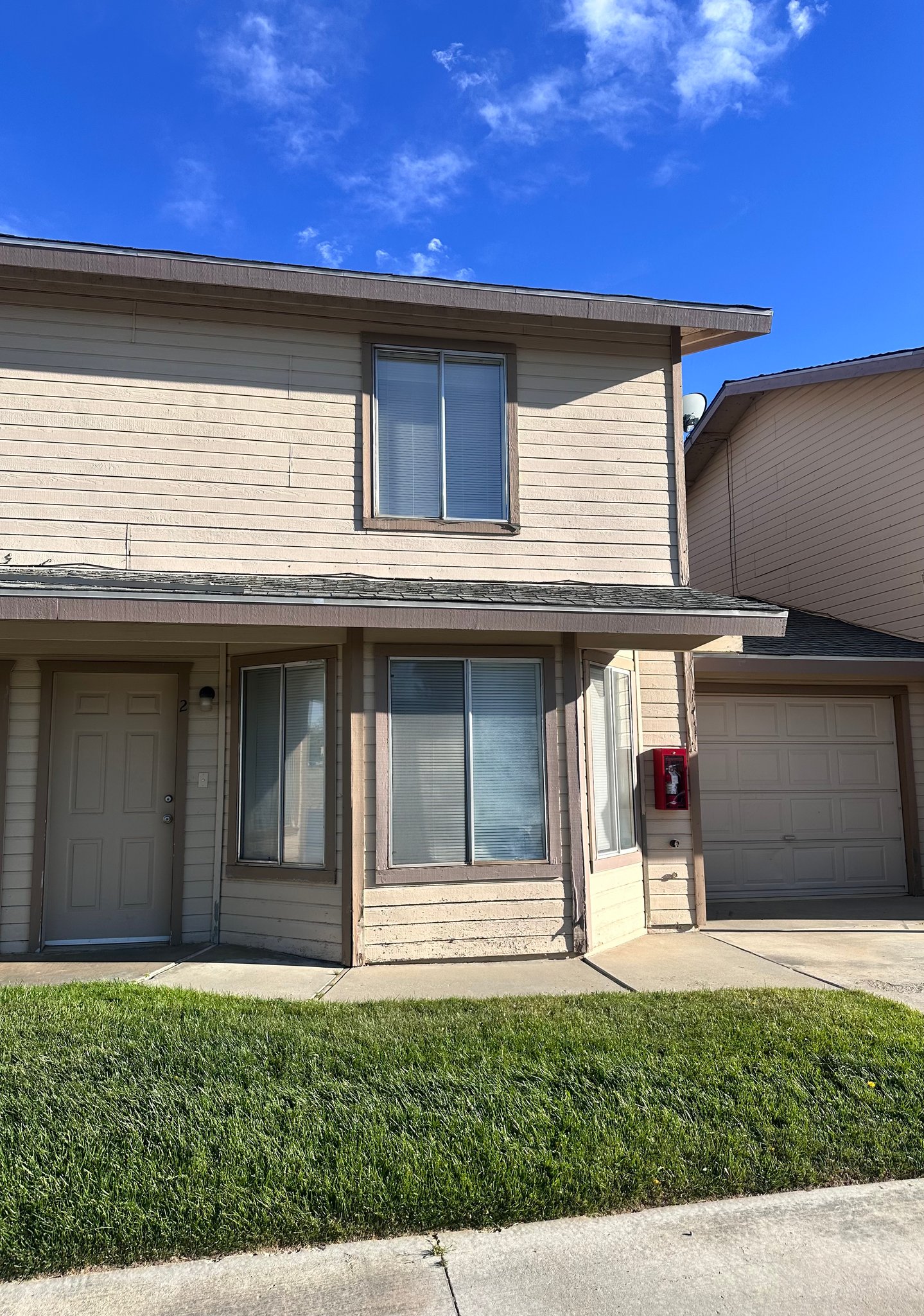Tehachapi Multiplex: 1431 Cimarron Ct