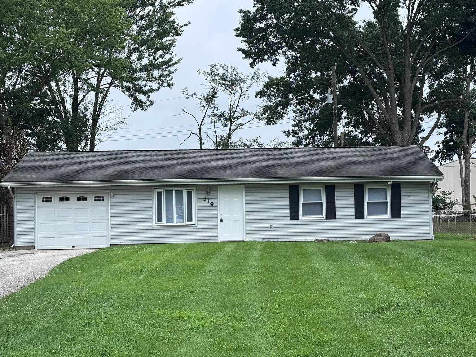 Ellettsville House: 319 Hickory Dr