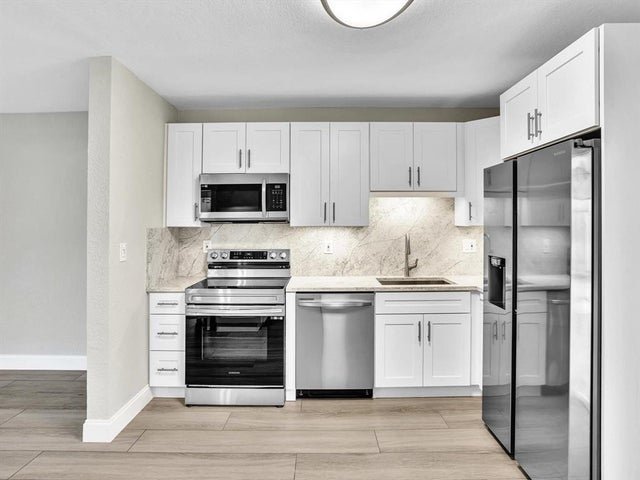 Boca Raton Townhome: 541 NE 18th Street