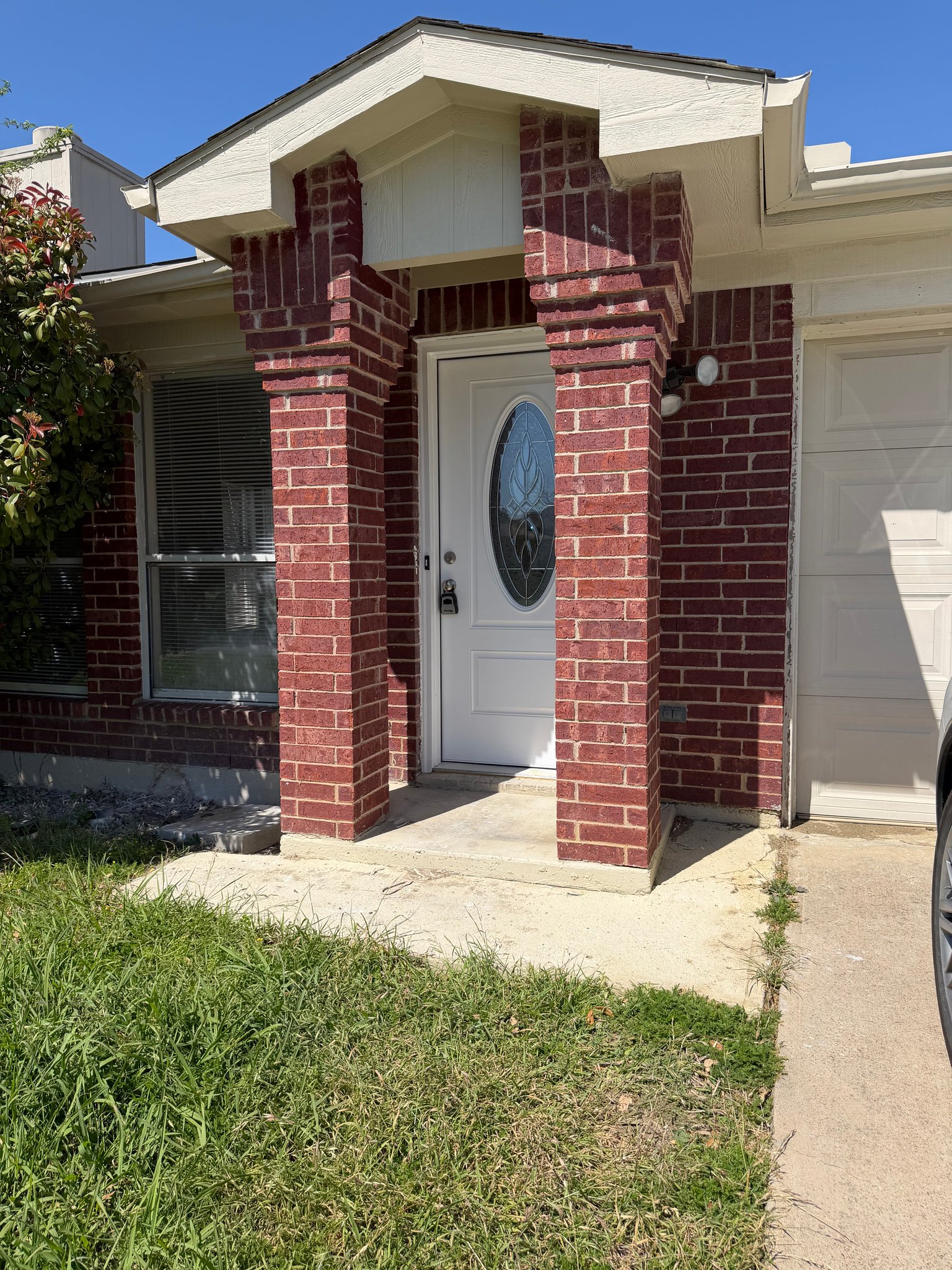 Arlington House: 323 Moss Hill Drive