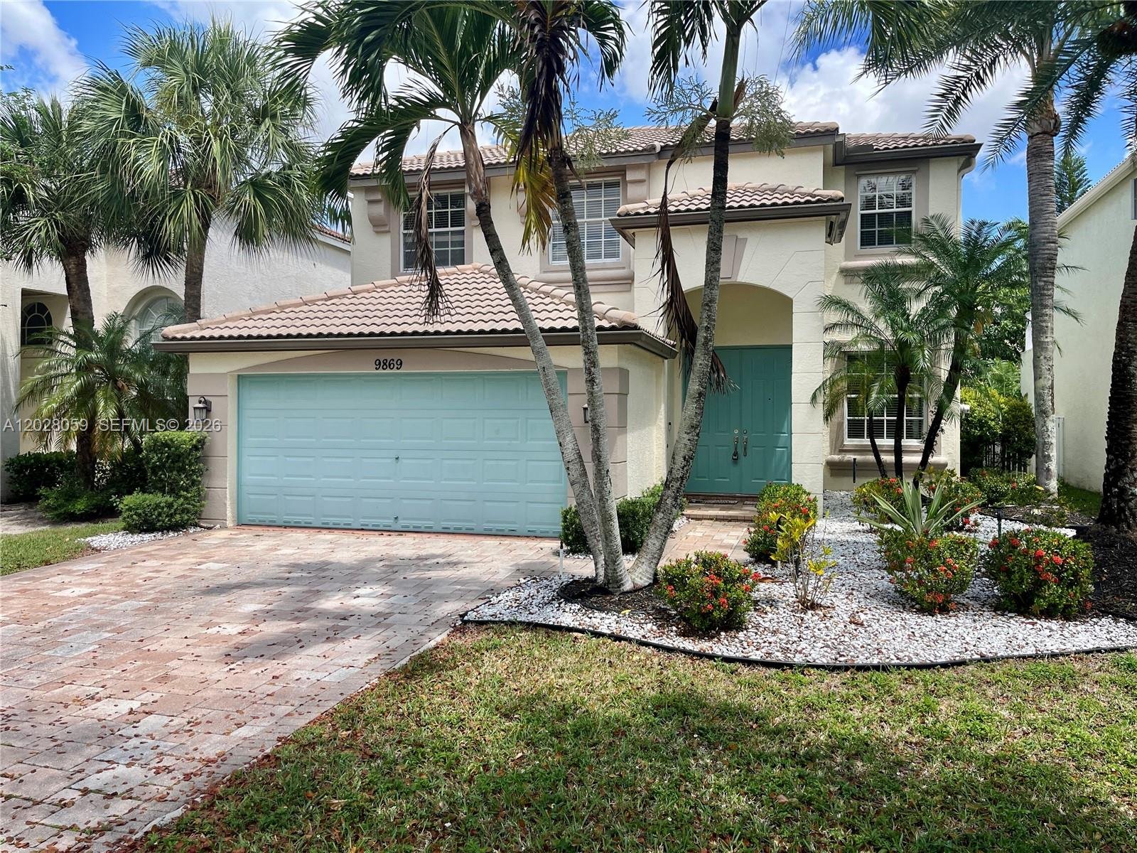 wellington House: 9869 Woodworth Court