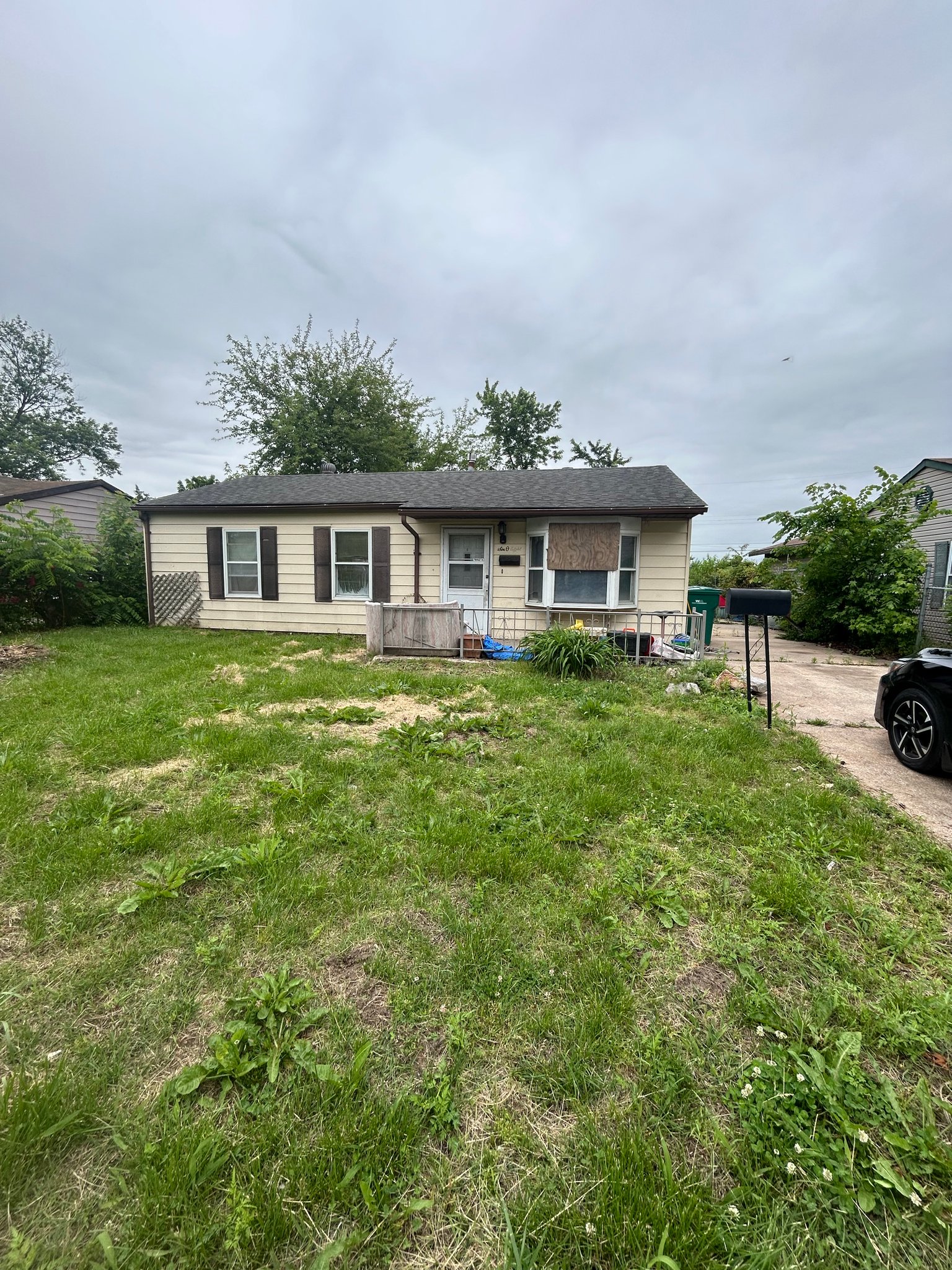 Sauget House: 608 St Monica Dr