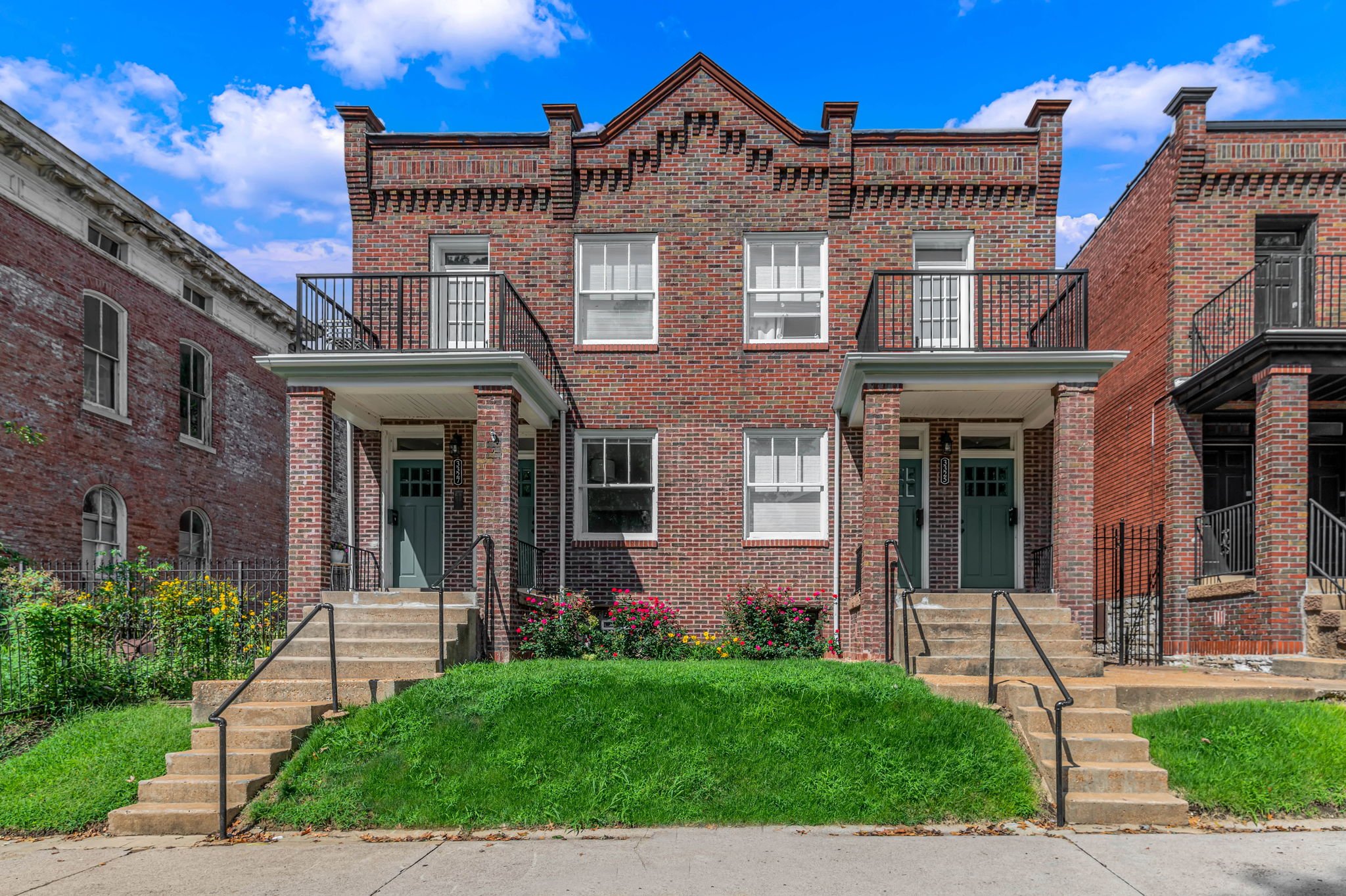 Saint Louis Multiplex: 3325-3327 Demenil Pl