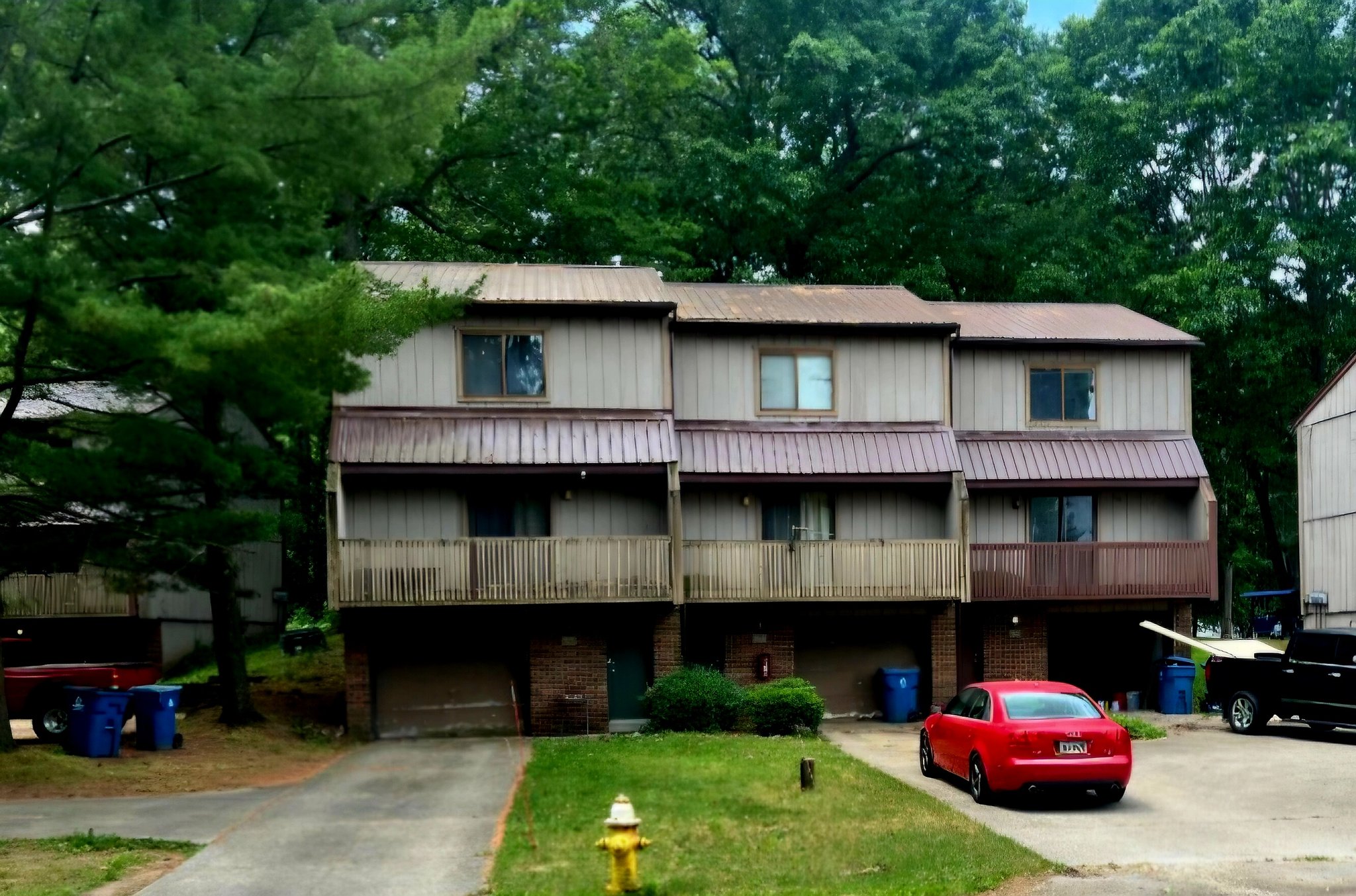 Akron Townhome: 636 Portage Lakes Dr