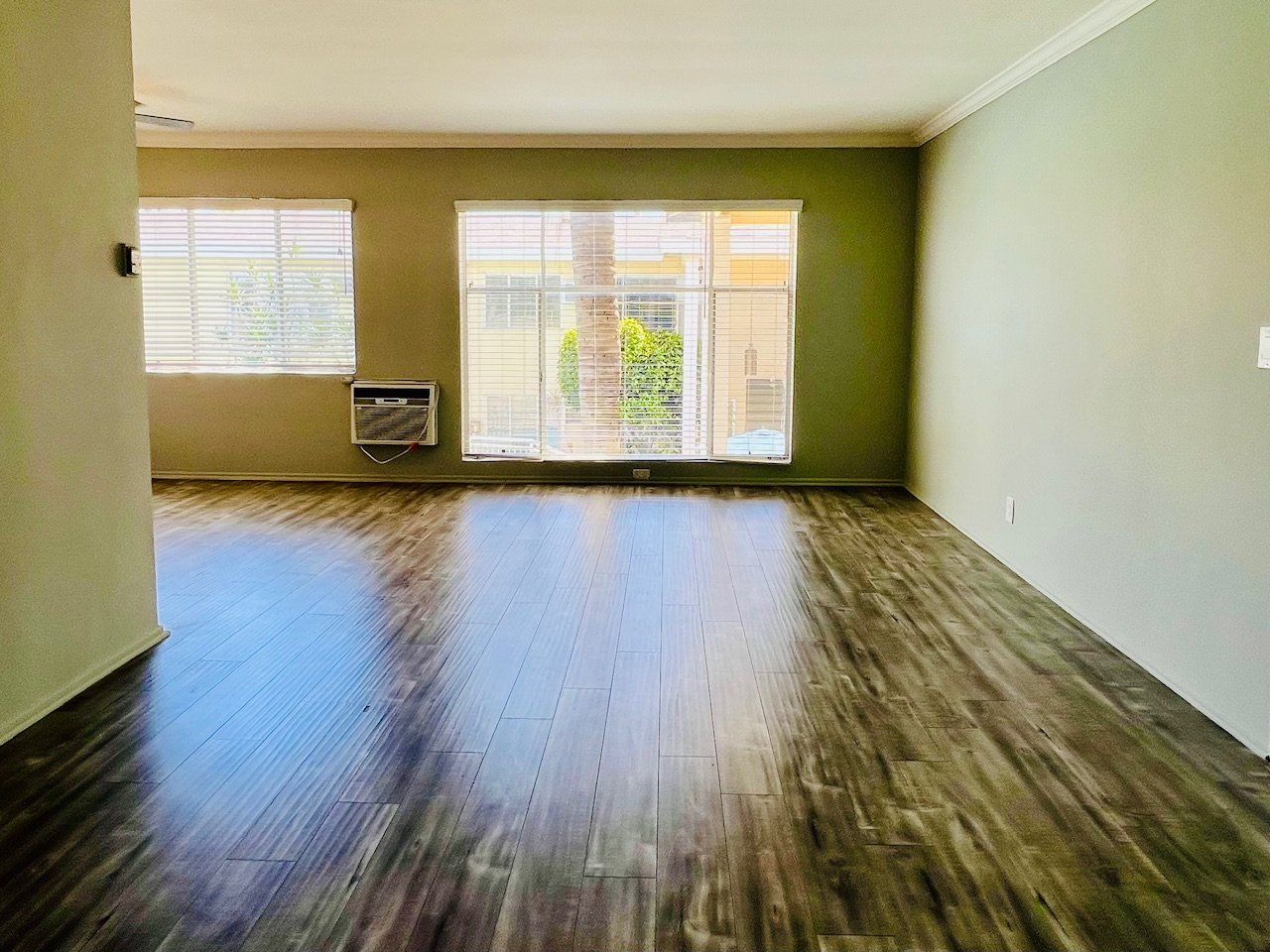Sherman Oaks Apartment: 4475 Murietta Ave