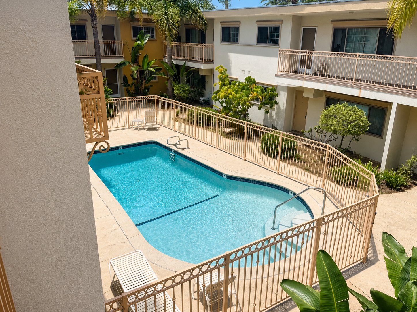 Playa del Rey Apartment: 8306 Manchester ave
