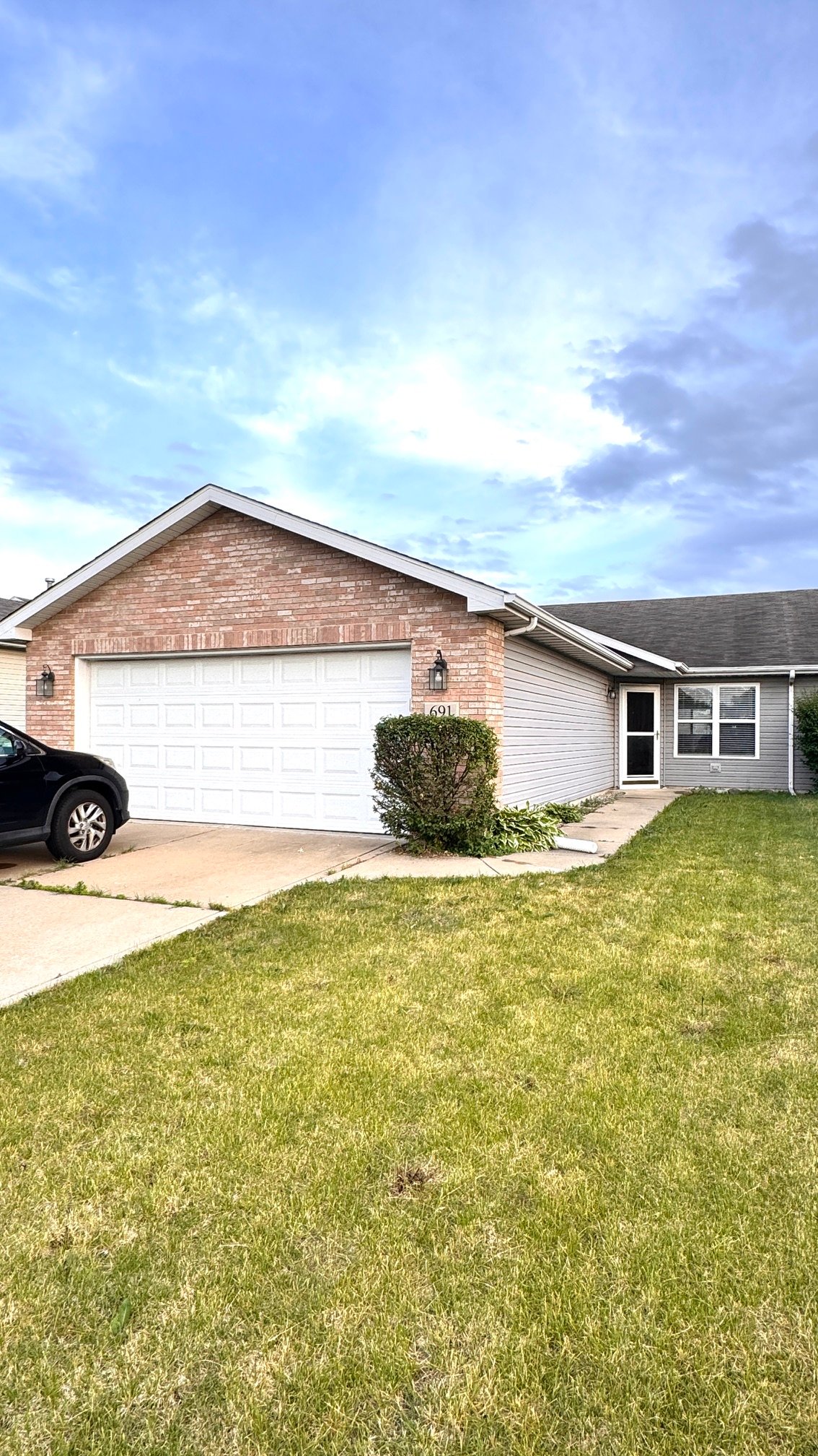 Merrillville Condo: 691 W 77th ave