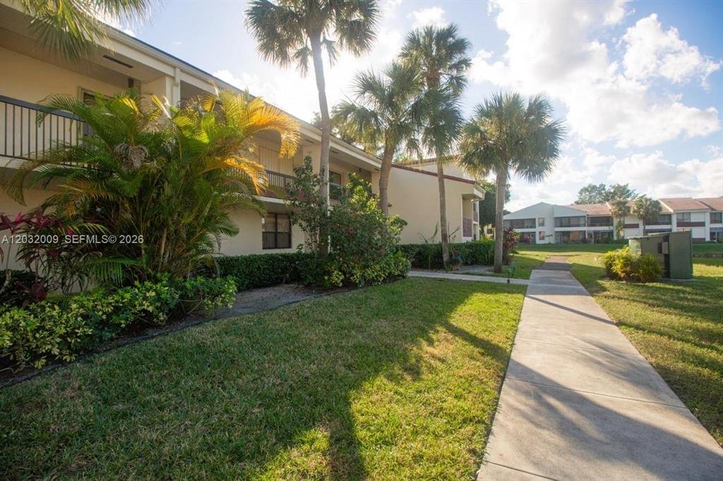 plantation Condo: 7200 NW 1st St