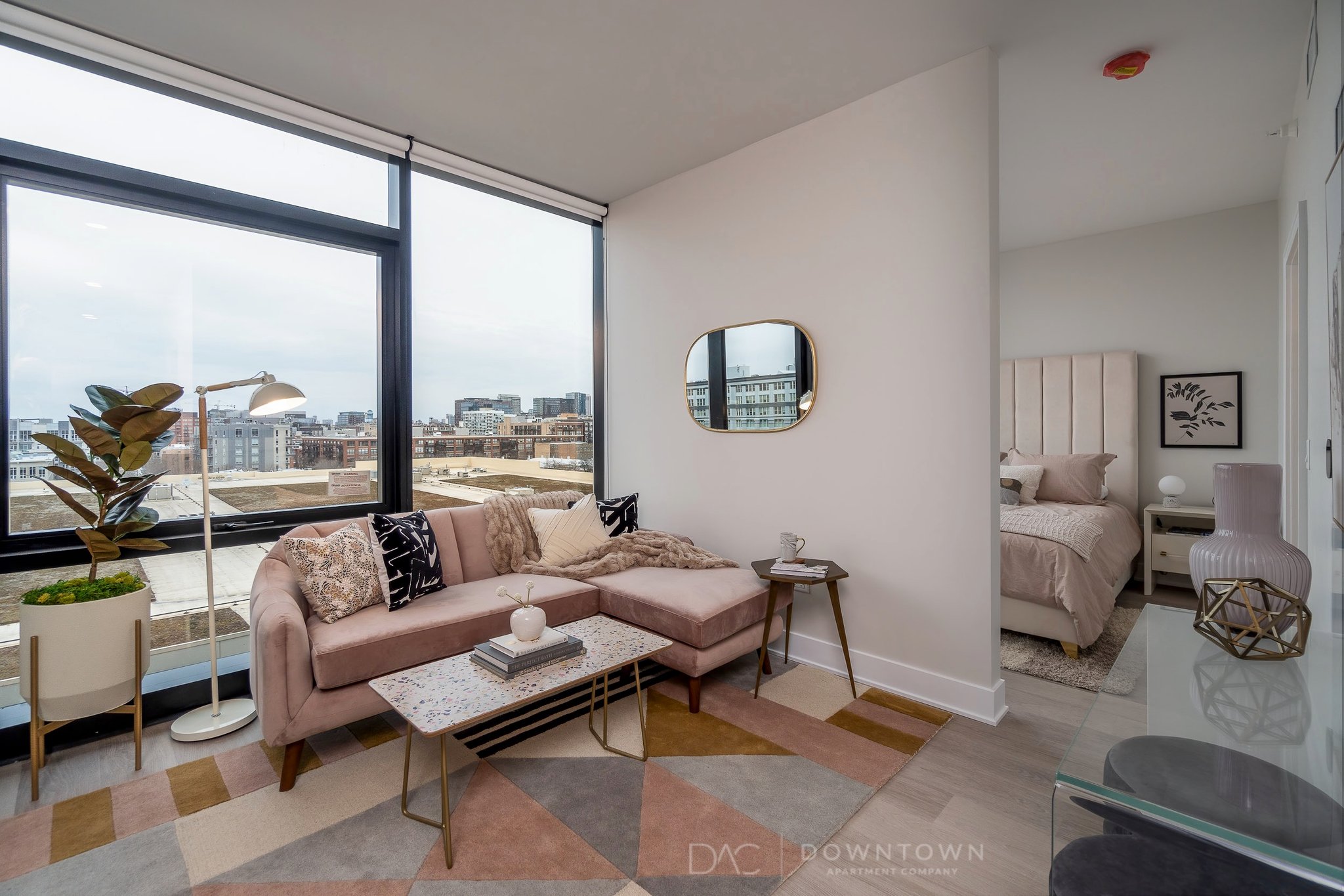 Chicago Single Room: 1143 w van buren